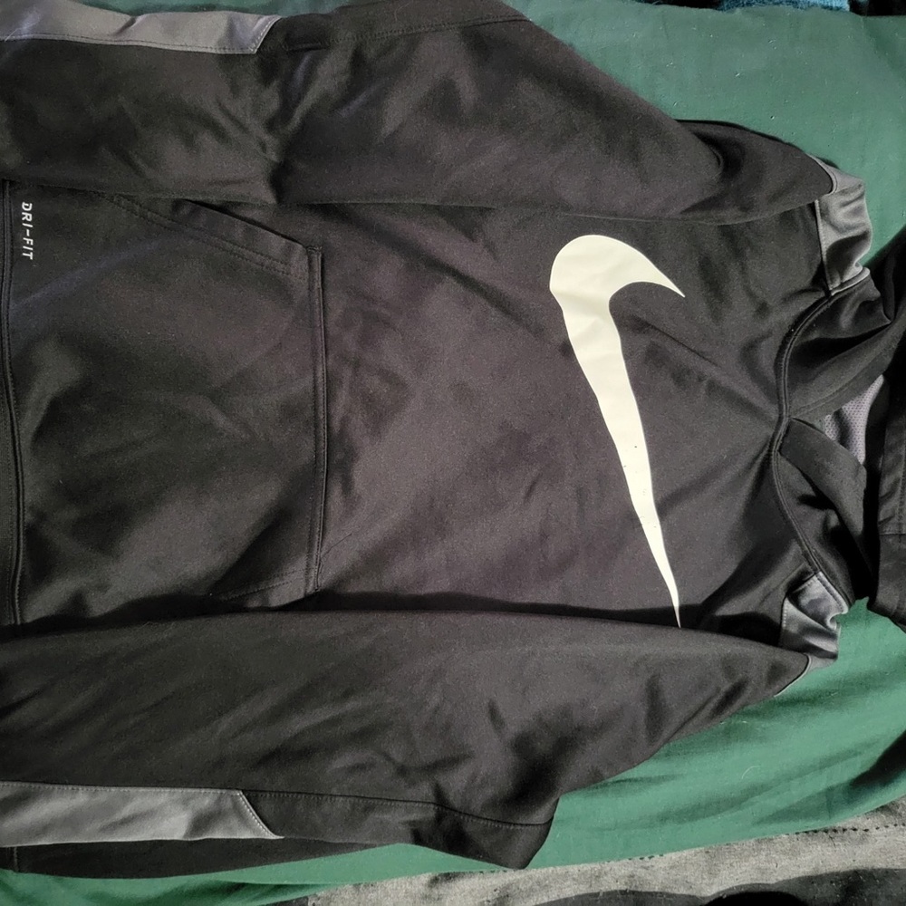 Boys Nike hoodie size xl black and white and gray on the shoulders